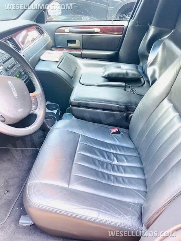 2007 Lincoln Town Car  Limousine