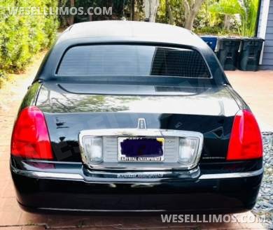 2007 Lincoln Town Car  Limousine