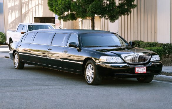 2011 Lincoln Town Car Limousine for Sale in Fontana, CA - Photo 2