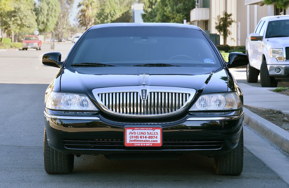 Lincoln town car 2011