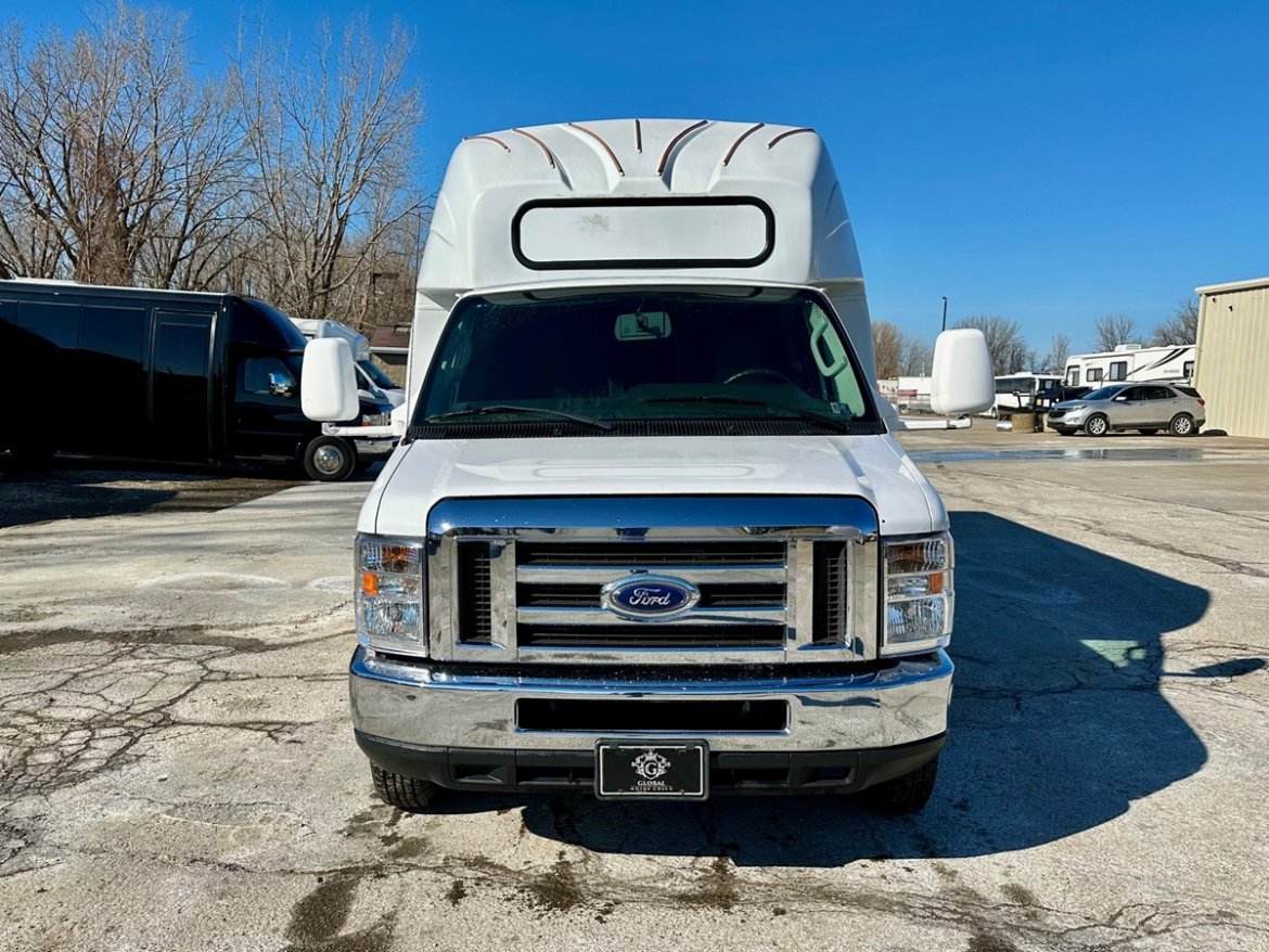 2018 Global Motor Coach Ford E350 Limo Party Bus - Photo 2