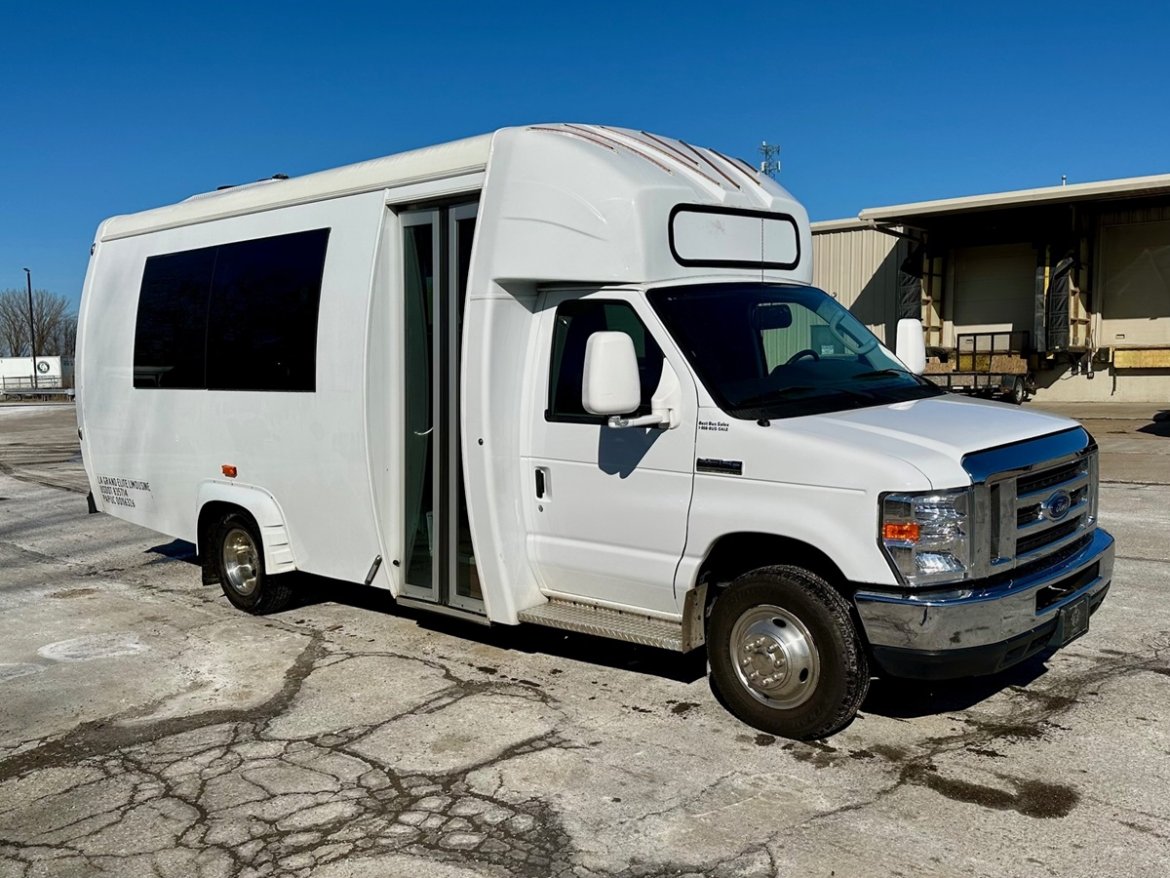 2018 Global Motor Coach Ford E350 Limo Party Bus - Photo 3