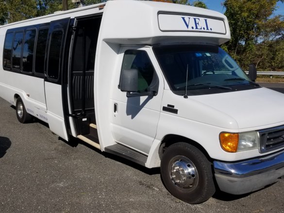 2006 Ford E 450 Limo Bus for Sale in Matawan, NJ - Photo 2