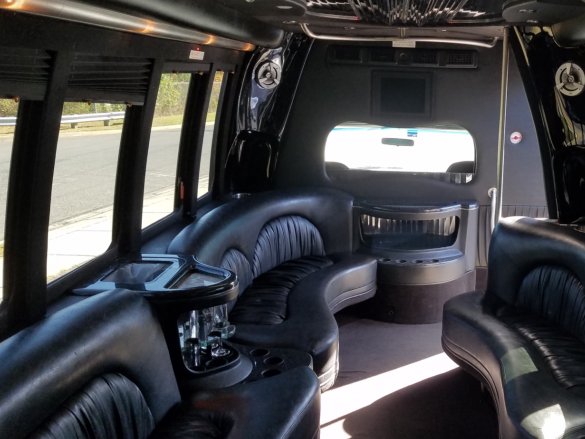 2006 Ford E 450 Limo Bus for Sale in Matawan, NJ - Photo 3