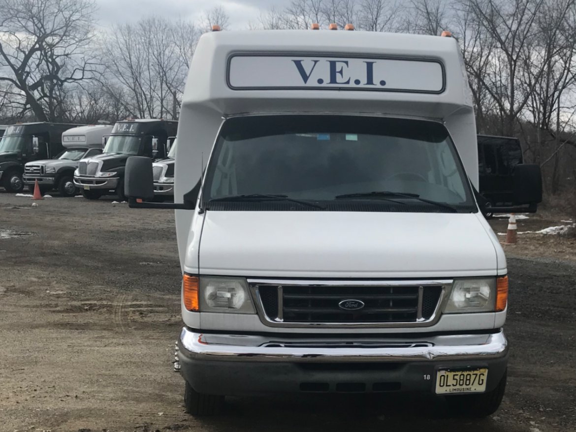 Photo of Limo Bus for sale: 2006 Ford E 450 28&quot; by Krystal Koach