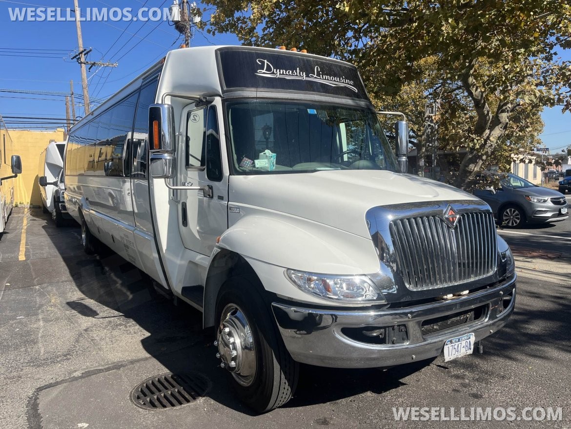 2012 Krystal International 4300 Limo Bus - Photo 2