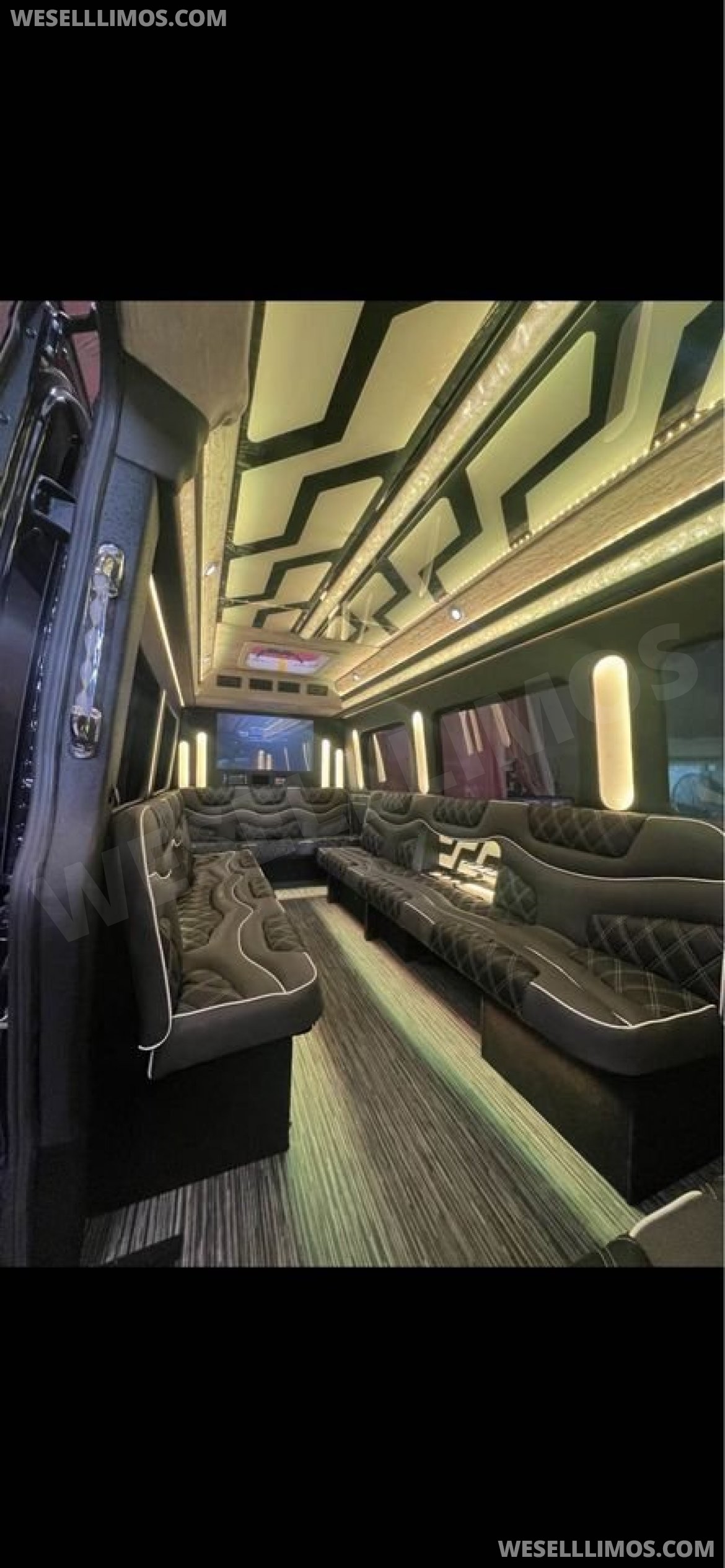 2024 Limos By Moonlight-3500 Sprinter Party Bus Limo - Photo 2