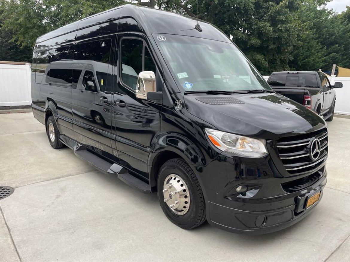 2023 Limos By Moonlight - 3500 Sprinter 18 Pass - Photo 2
