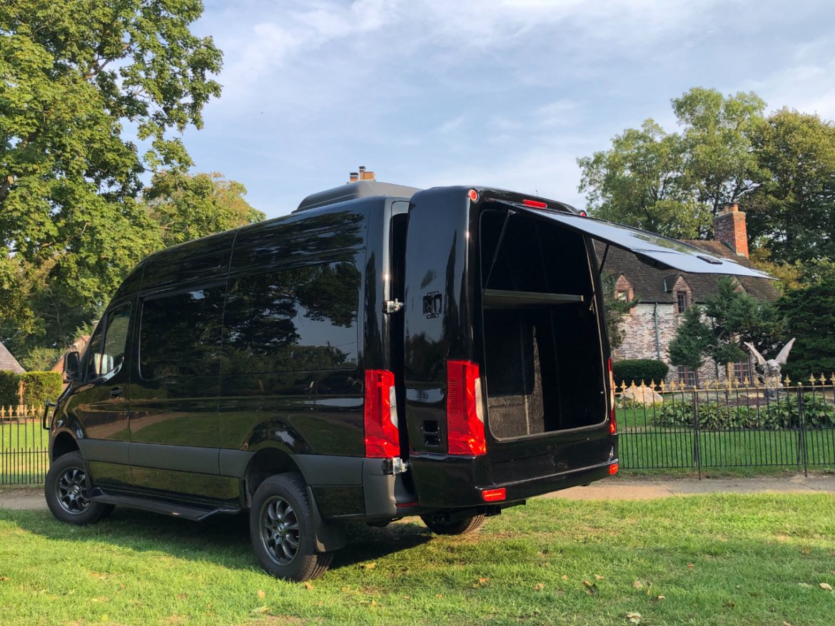 Backpack Fiberglass Trunk for MB Sprinter, Ford Transit, and Ram ProMaster - Photo 3