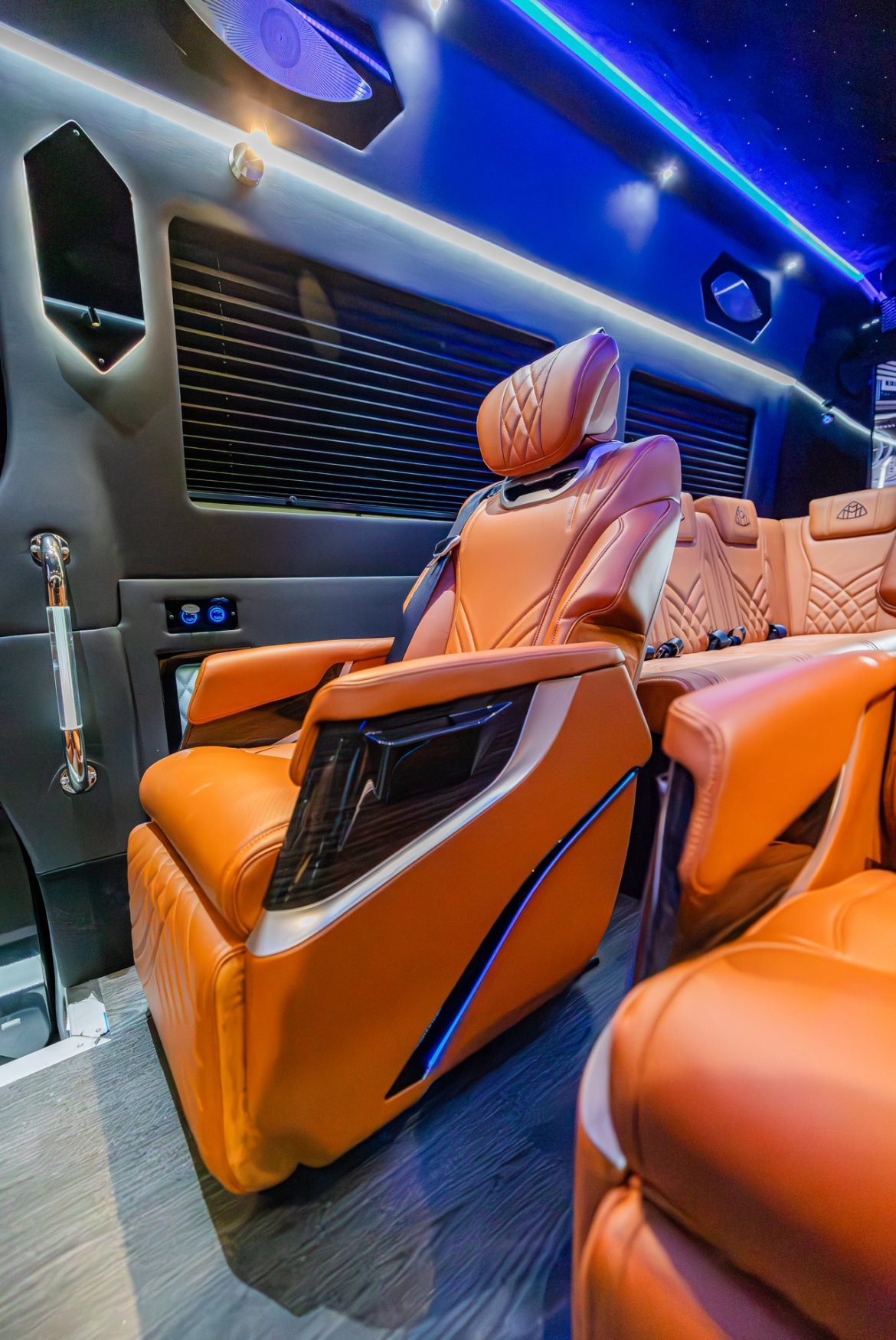 2024 Executive Custom Coach Mercedes-Benz sprinter 3500xXD Executive Shuttle - Photo 4