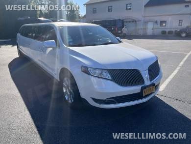 2016 Lincoln MKT Limousine for Sale in Babylon, New York, US - Photo 3