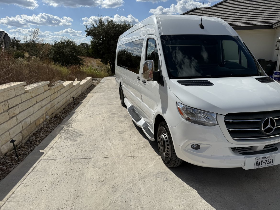2020 LCW Automotive  Mercedes-Benz 3500 HD Sprinter - Photo 2