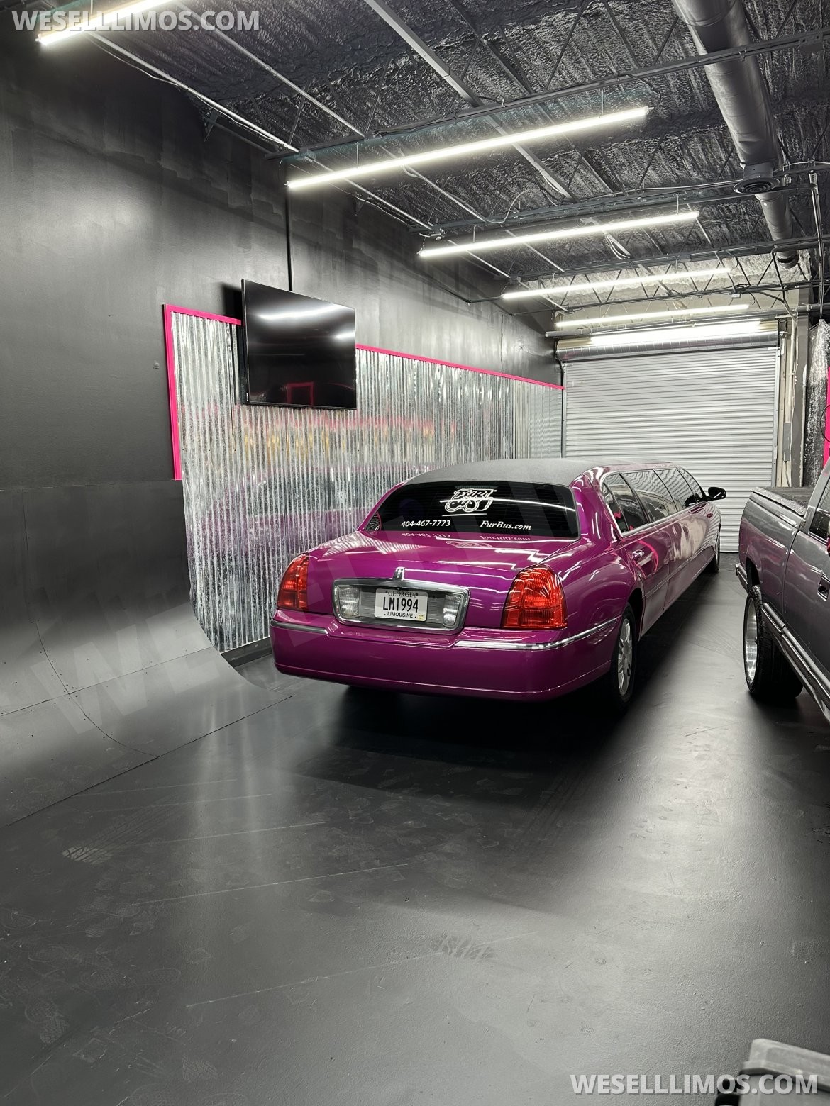 2011 Executive Lincoln Town Car Limousine - Photo 4