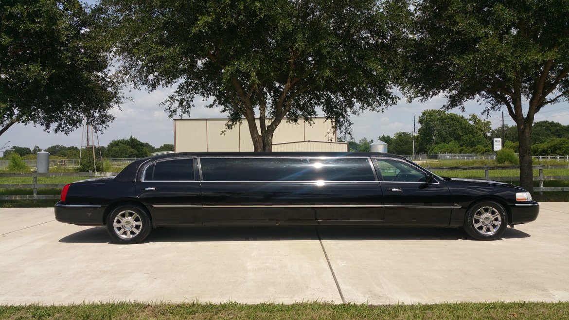 Photo of Limousine for sale: 2007 Lincoln TownCar 120&quot; by Tiffany