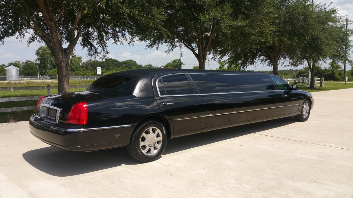 Photo of Limousine for sale: 2007 Lincoln TownCar 120&quot; by Tiffany