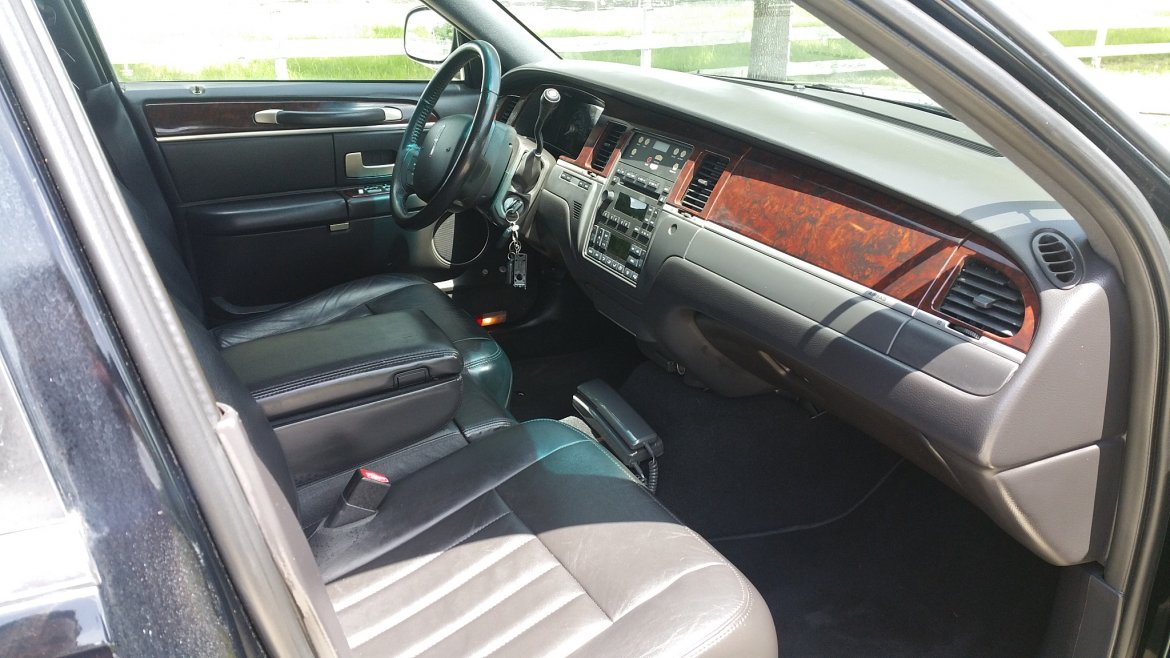 Photo of Limousine for sale: 2007 Lincoln TownCar 120&quot; by Tiffany