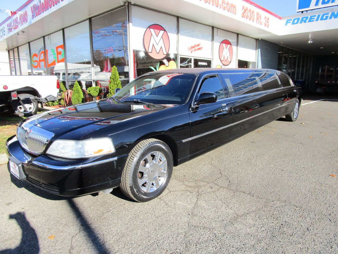 Photo of Limousine for sale: 2008 Lincoln TOWN CAR SIGNATURE 120&quot; by EXECUTIVE COACH