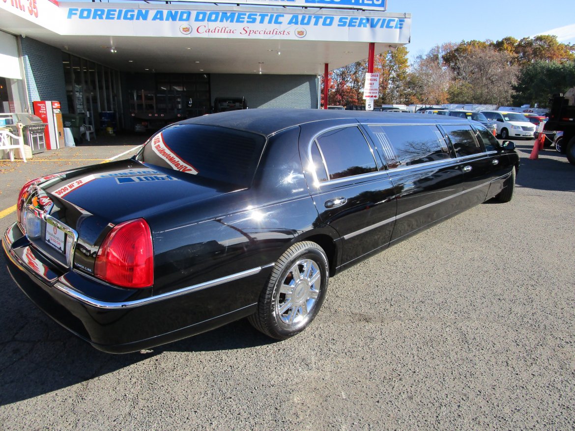 Photo of Limousine for sale: 2008 Lincoln TOWN CAR SIGNATURE 120&quot; by EXECUTIVE COACH