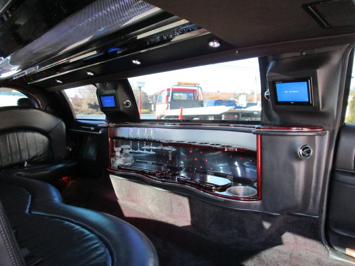 Photo of Limousine for sale: 2008 Lincoln TOWN CAR SIGNATURE 120&quot; by EXECUTIVE COACH