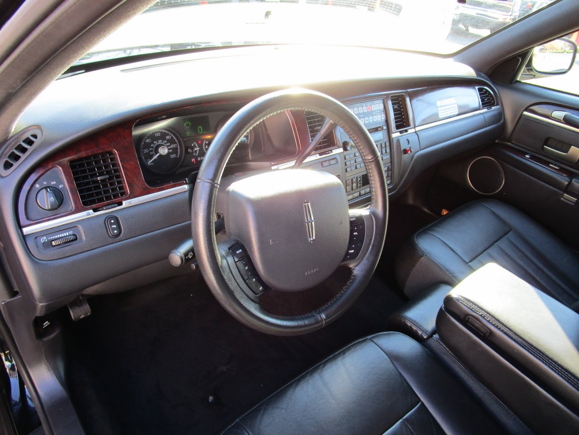 Photo of Limousine for sale: 2008 Lincoln TOWN CAR SIGNATURE 120&quot; by EXECUTIVE COACH