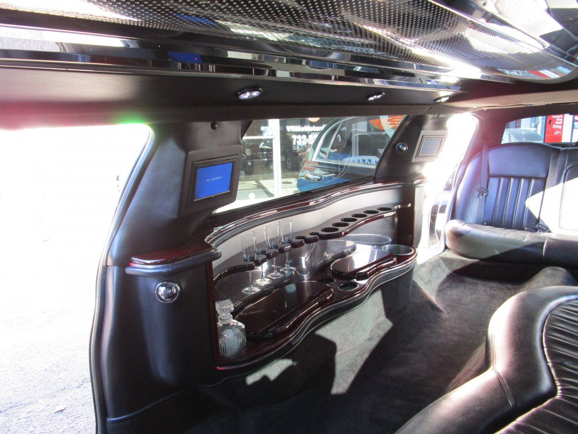 Photo of Limousine for sale: 2008 Lincoln TOWN CAR SIGNATURE 120&quot; by EXECUTIVE COACH