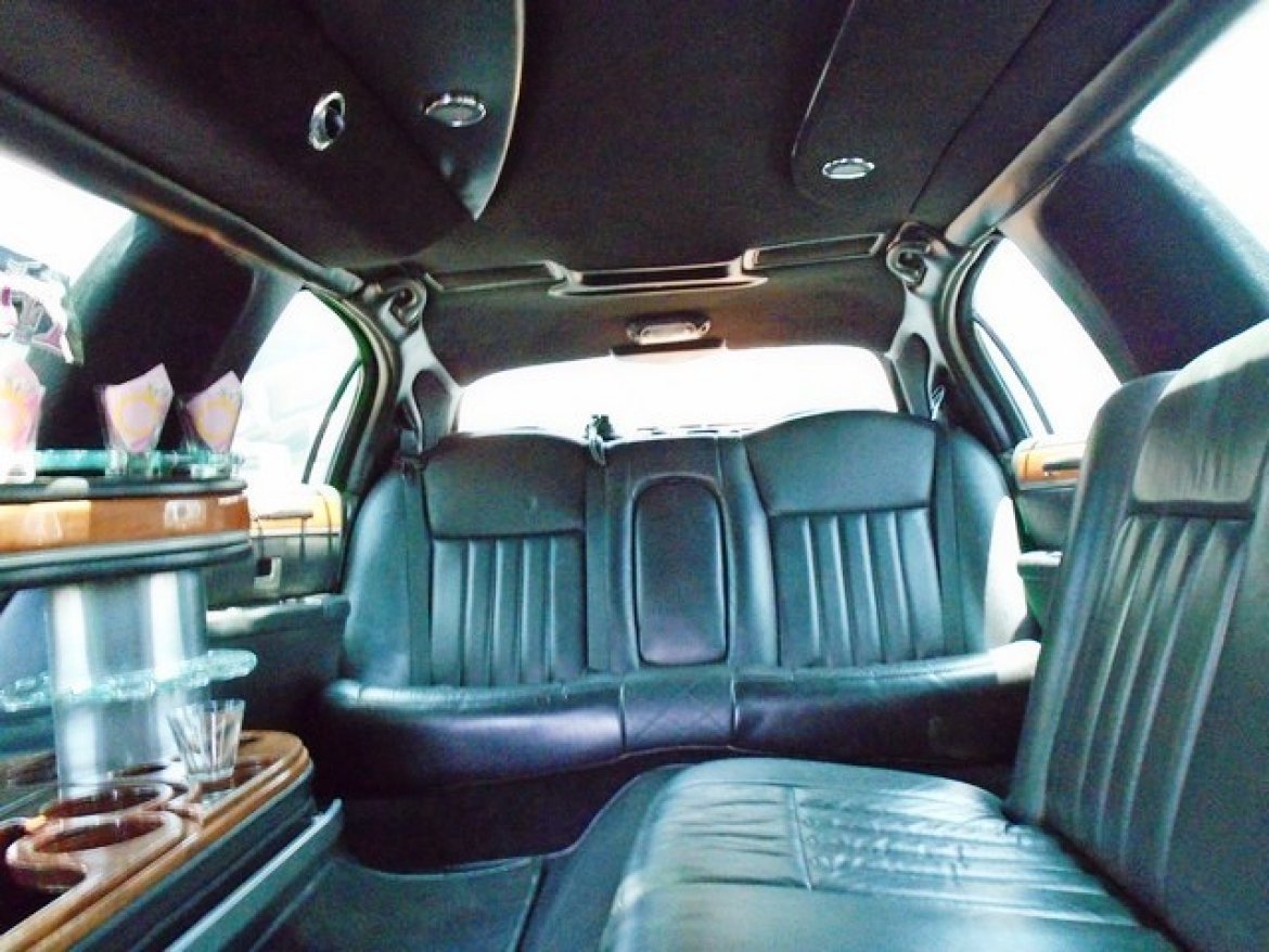 Photo of Limousine for sale: 2007 Lincoln Town Car 120
