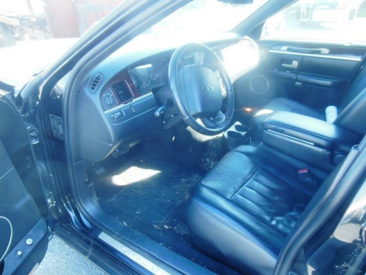 Photo of Limousine for sale: 2008 Lincoln Town Car 72&quot; Executive