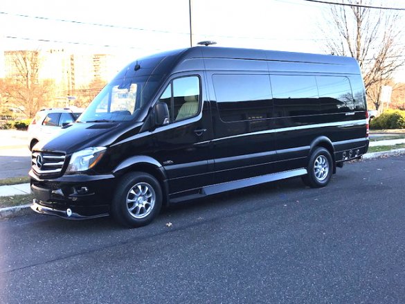 2018 Mercedes-Benz Sprinter 3500 Super Single Sprinter for Sale in Oaklyn, NJ - Photo 2
