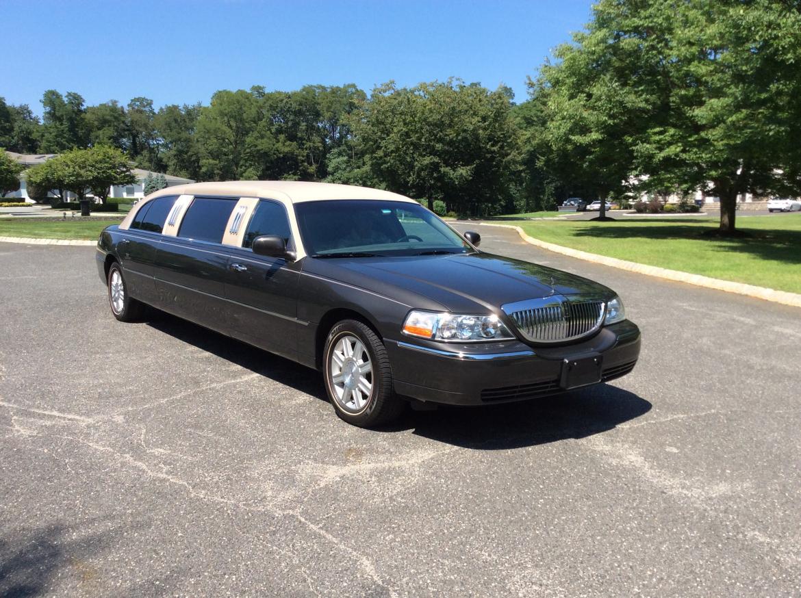 Limousine for sale: 2007 Lincoln Town Car 76&quot; by LCW