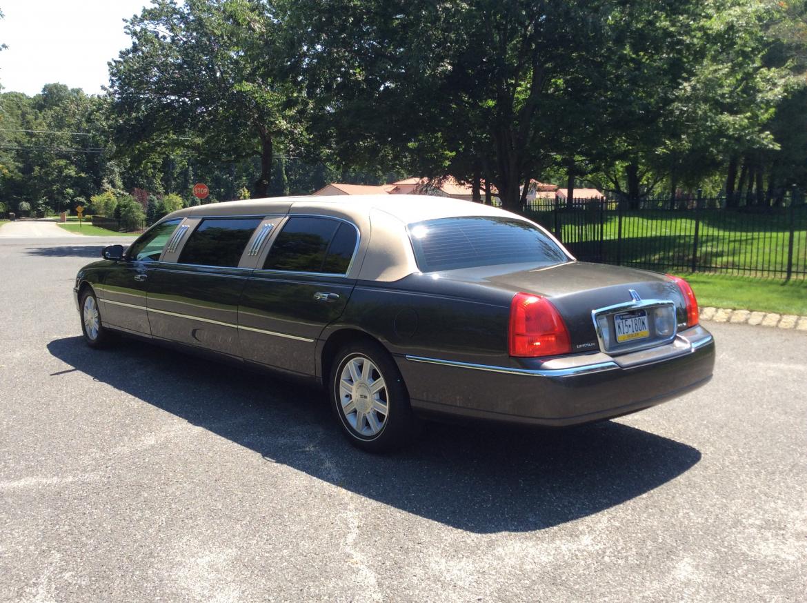 Photo of Limousine for sale: 2007 Lincoln Town Car 76&quot; by LCW