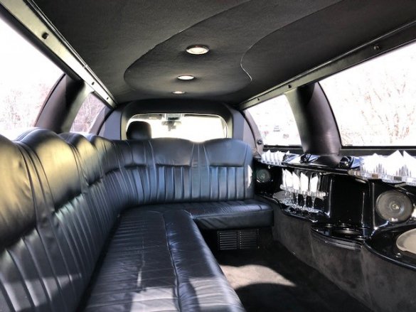 2003 Lincoln Town Car Limousine for Sale in Haverhill , MA - Photo 2