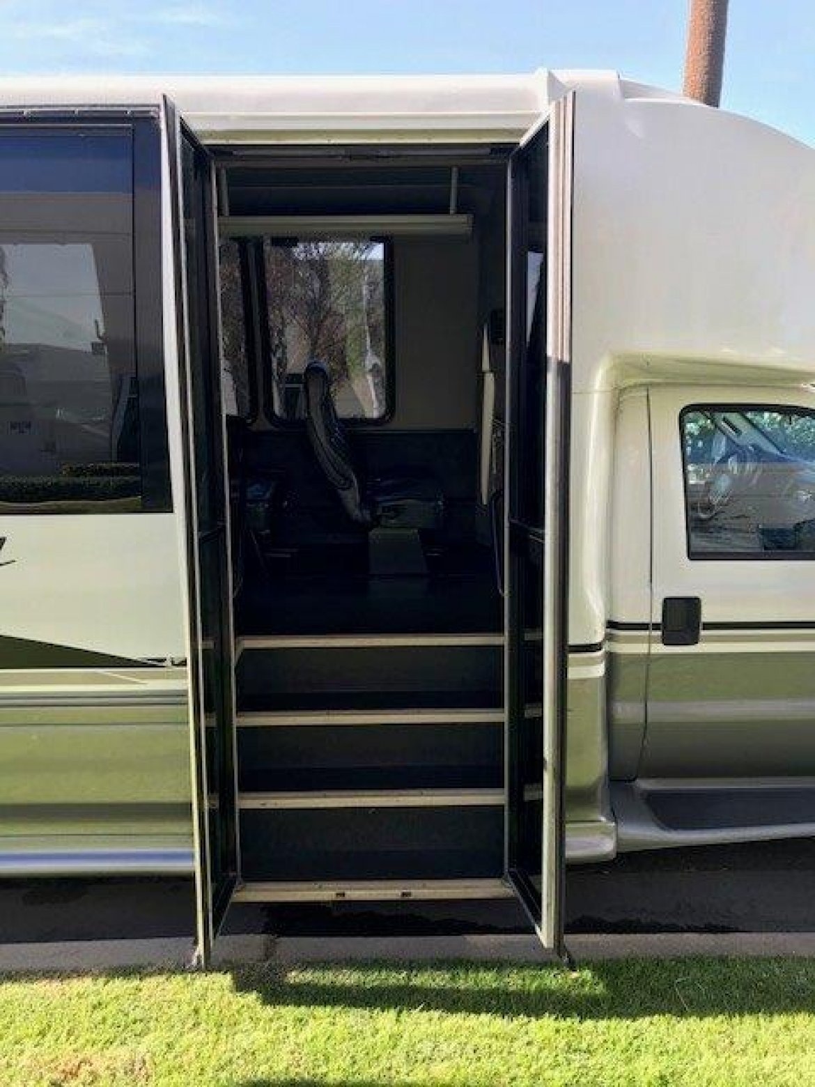 Photo of Shuttle Bus for sale: 2012 Ford F-550 by Turtle Top