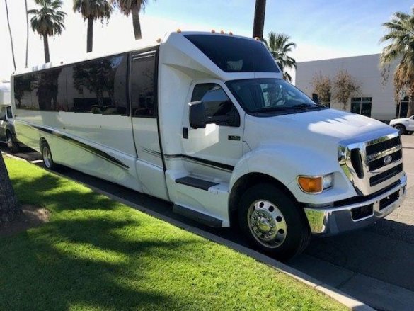 2013 Ford F-650 Shuttle Bus for Sale in Riverside, CA - Photo 2