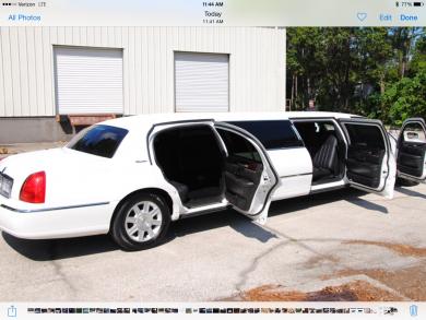 2011 Lincoln Town car Limousine for Sale in Jacksonville, Florida, US - Photo 4