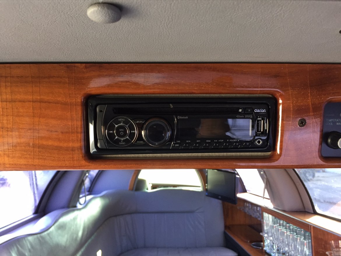 Photo of Limousine for sale: 2001 Lincoln Town Car Executive Limousine