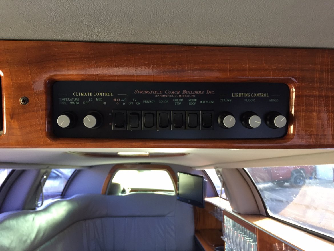 Photo of Limousine for sale: 2001 Lincoln Town Car Executive Limousine