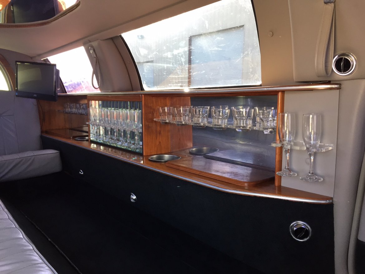 Photo of Limousine for sale: 2001 Lincoln Town Car Executive Limousine