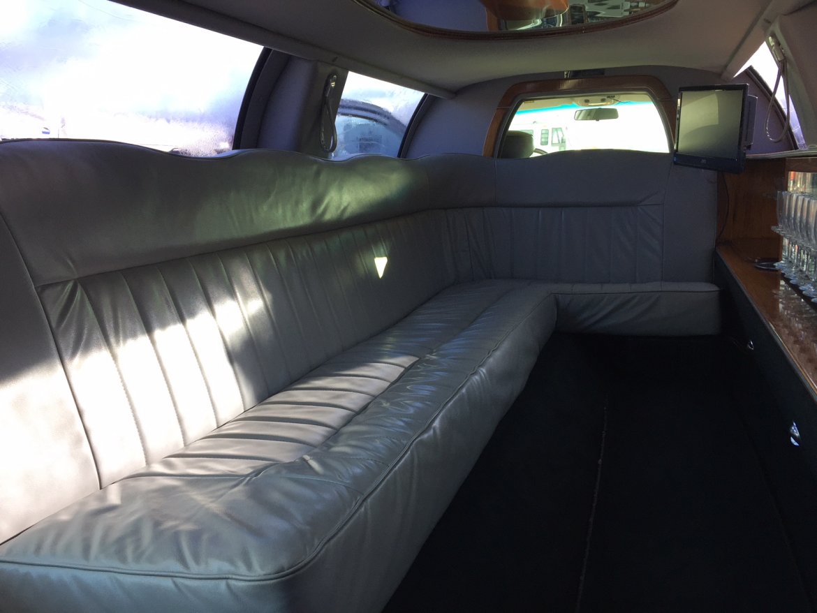 Photo of Limousine for sale: 2001 Lincoln Town Car Executive Limousine