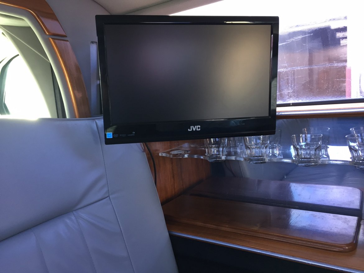 Photo of Limousine for sale: 2001 Lincoln Town Car Executive Limousine