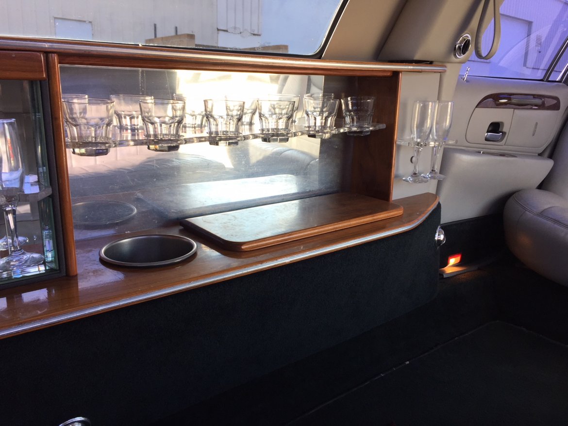 Photo of Limousine for sale: 2001 Lincoln Town Car Executive Limousine