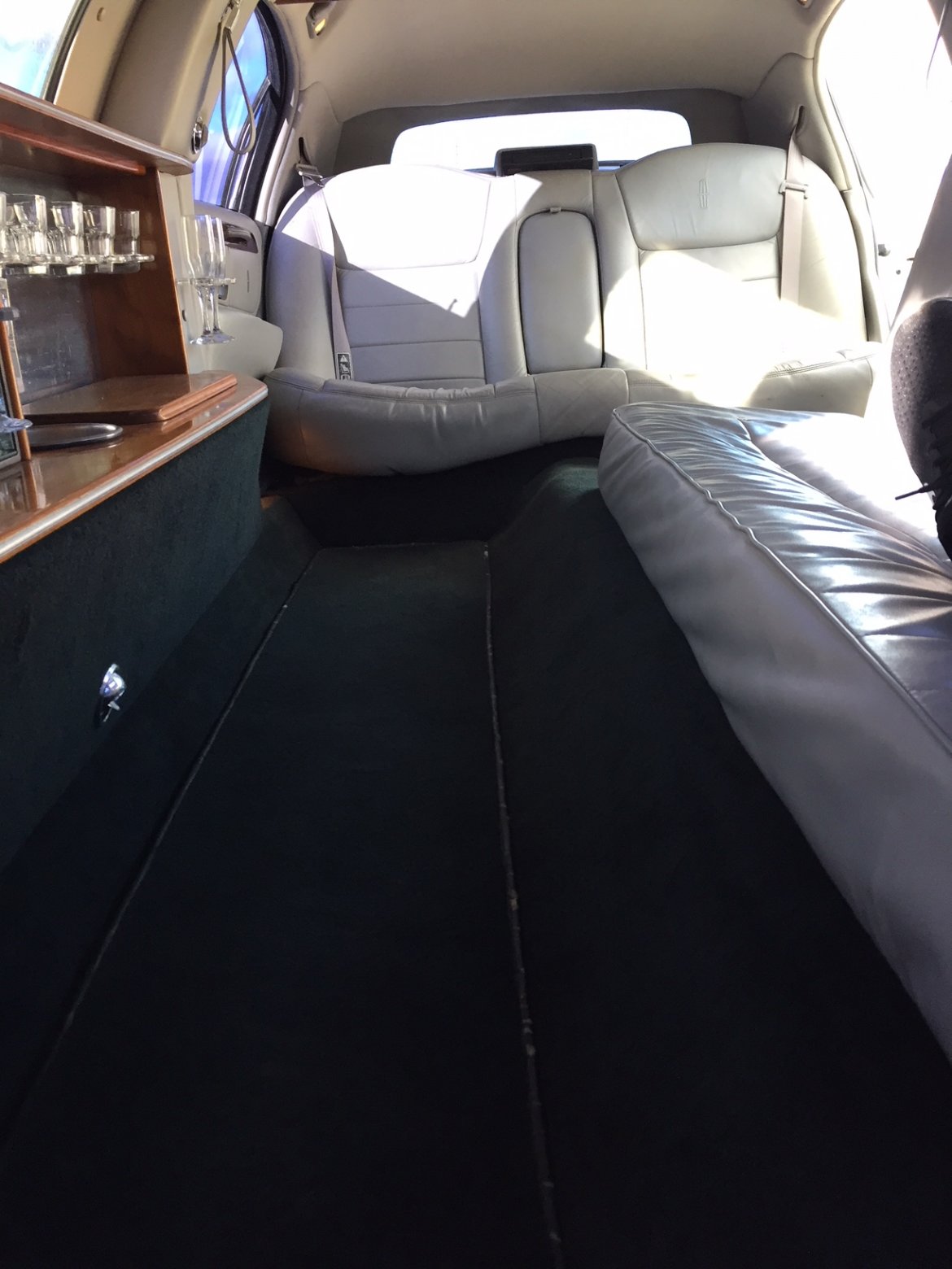 Photo of Limousine for sale: 2001 Lincoln Town Car Executive Limousine