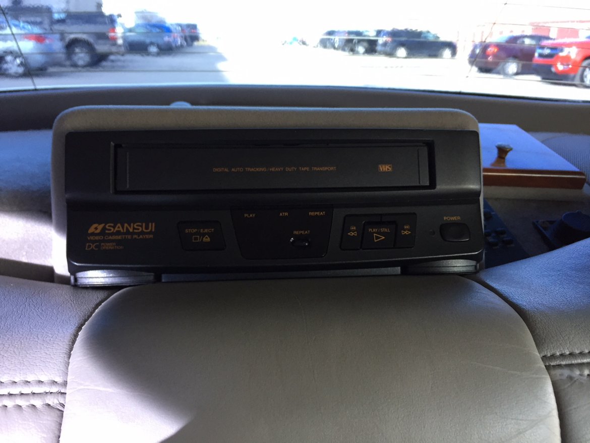 Photo of Limousine for sale: 2001 Lincoln Town Car Executive Limousine