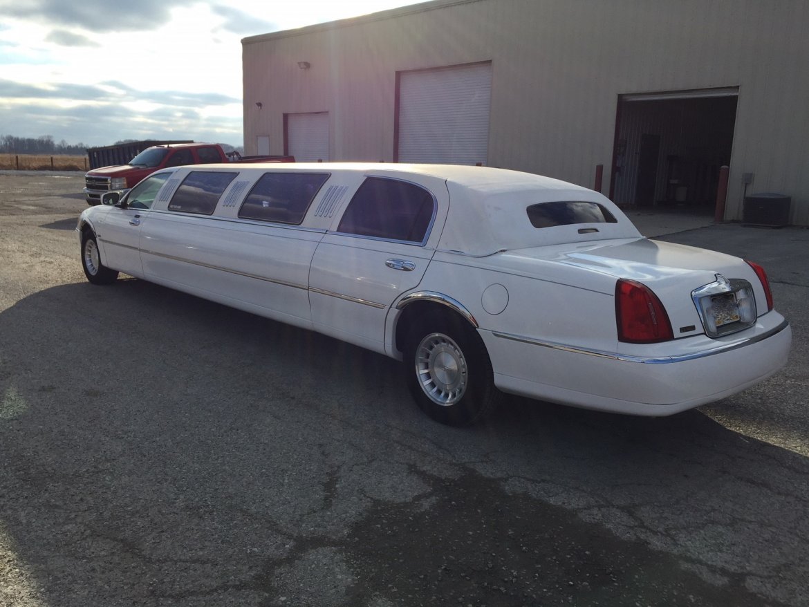 Photo of Limousine for sale: 2001 Lincoln Town Car Executive Limousine