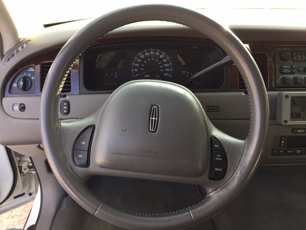 Photo of Limousine for sale: 2001 Lincoln Town Car Executive Limousine