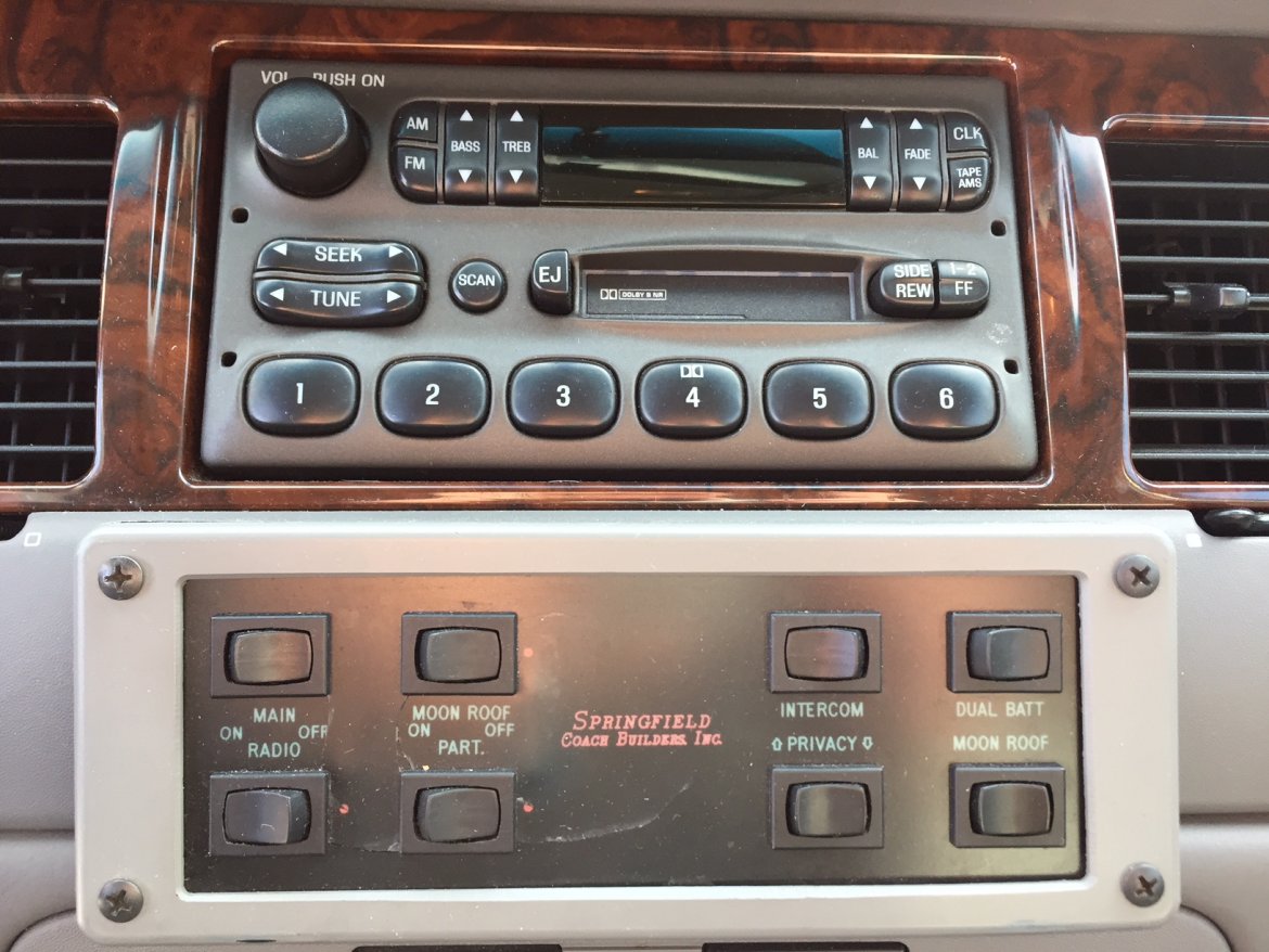 Photo of Limousine for sale: 2001 Lincoln Town Car Executive Limousine