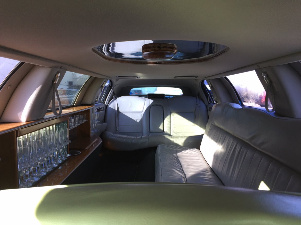 Photo of Limousine for sale: 2001 Lincoln Town Car Executive Limousine