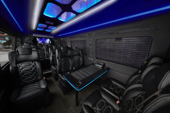 2018 Mercedes-Benz 3500 170" Ext Sprinter for Sale in Riverside, CA - Photo 2