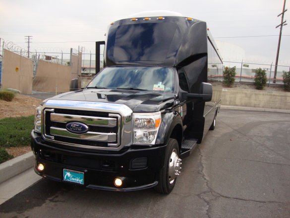 2013 Ford F-550 Shuttle Bus for Sale in Carson, CA - Photo 3