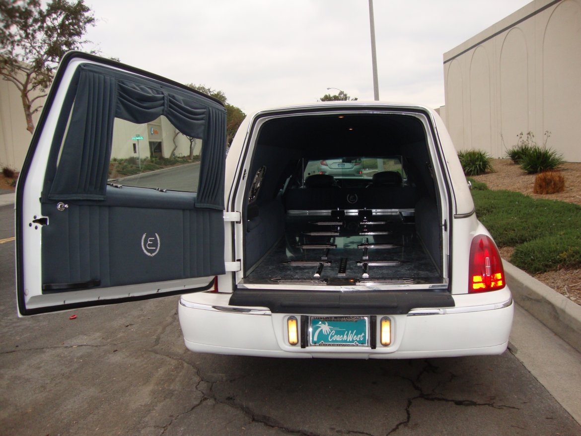 Photo of Funeral for sale: 2000 Lincoln TownCar by Eureka