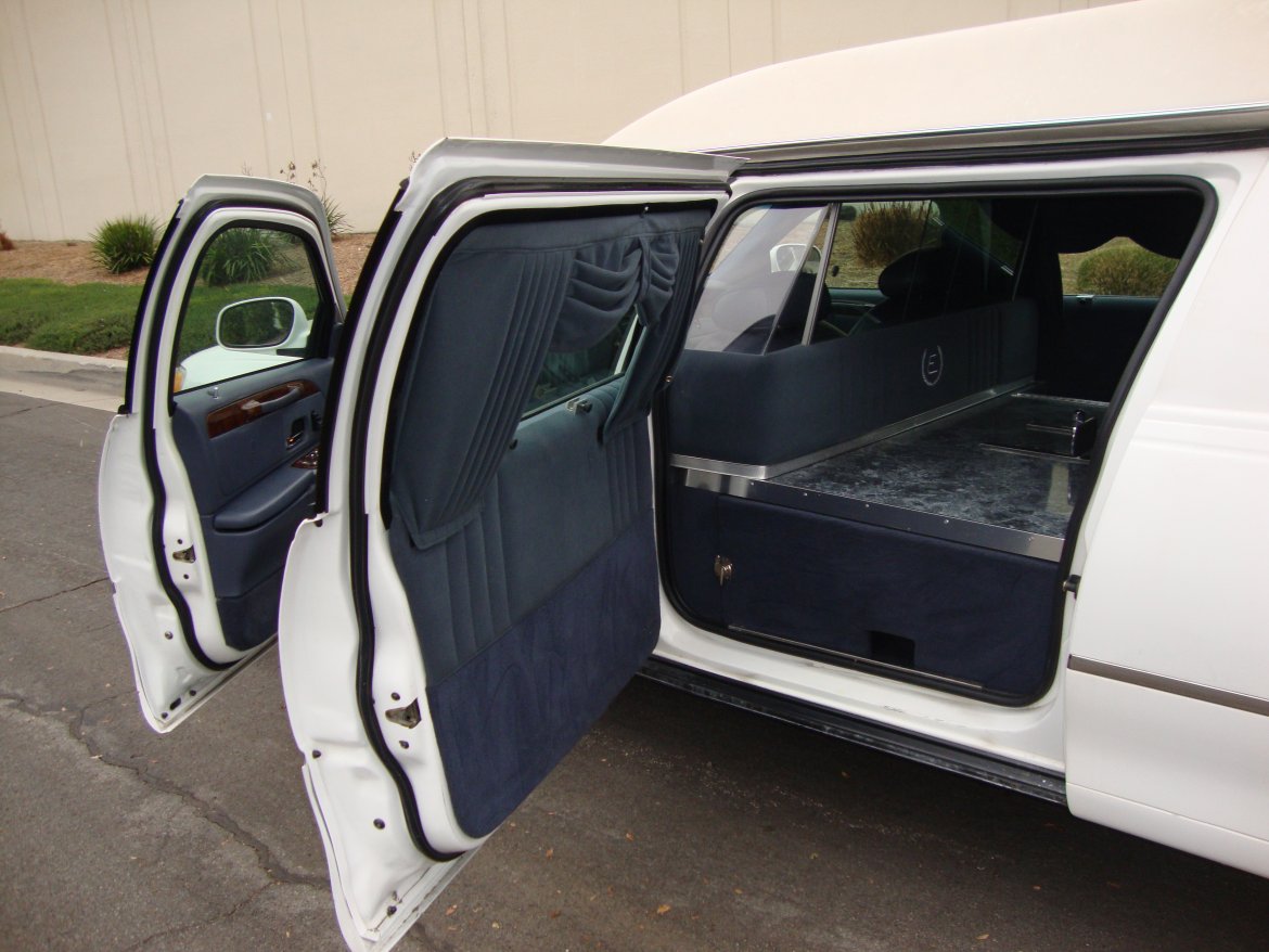 Photo of Funeral for sale: 2000 Lincoln TownCar by Eureka
